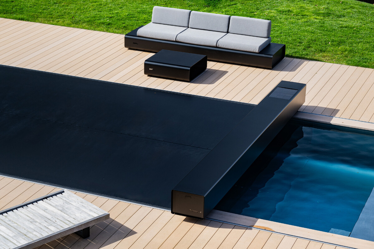 Coverseal - Habillage et membrane noirs avec mobilier BANDI